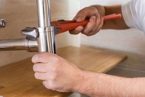 Faucet repair plumbing services