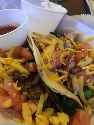 Taco appetizers, pulled pork and grilled chicken