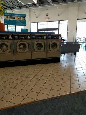 Many easy to use washers that fit a great sized load. Also well cleaned facility.