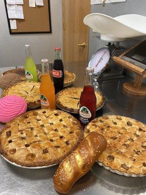 Pies and jarritos