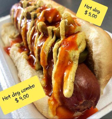 Hot dog come with tomato,  lettuce, onion, catchup and mustard