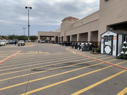 11/18/22: outdoors BBQ for sale & big parking lot