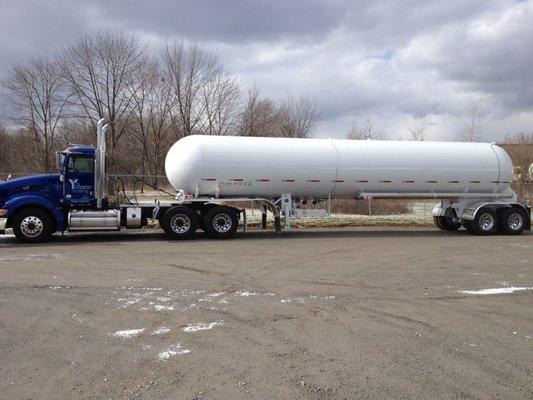 Wholesale transport for large volume buyers. Straight from the refinery to your storage tanks!