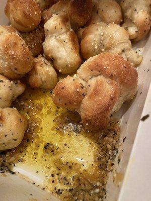 Do not miss the garlic knots. Just don't.