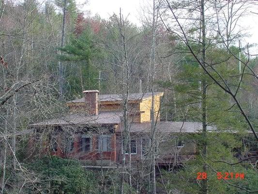 Brown Mountain Lodge pet friendly secluded cabin rental located in between Lenoir, Boone/Blowing Rock & Grandfather Mountain