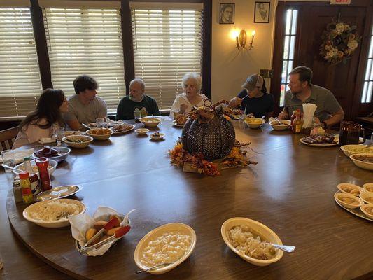 Our table mates and the enormous lazy Susan