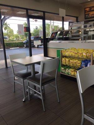 Dining area.. spotless