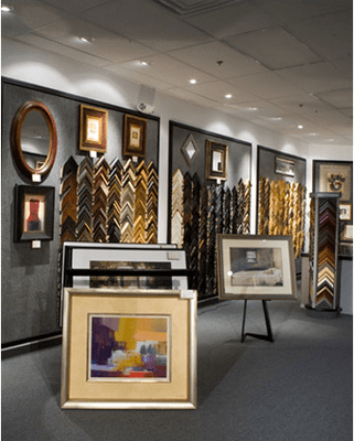 Front showroom, thousands of frame samples to choose from.