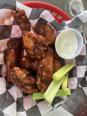 Chicken wings with honey hot sauce