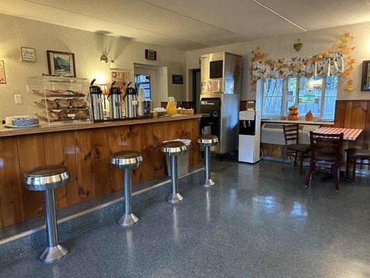 Breakfast area at Roosevelt Inn