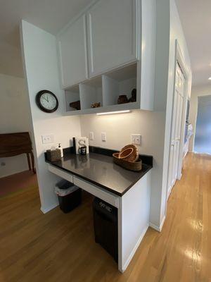 Desk/cabinets with quartz in kitchen