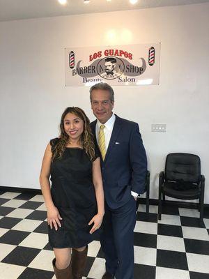 Oswaldo Borraez, Lo miro siempre tan serio en Noticias 34 pero en Barbershop, Los Guapos, salió guapo con su sonrisa.