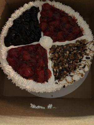 Cheesecake with mixed toppings