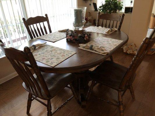 Dining room table & Chairs