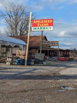 Appleseed Farms & Garden Center