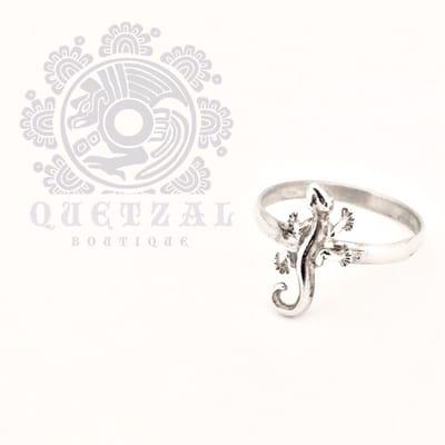 Tiny gecko minimalist ring in Sterling silver #shopetsy