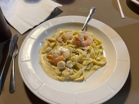 Shrimp and scallops fettuccine