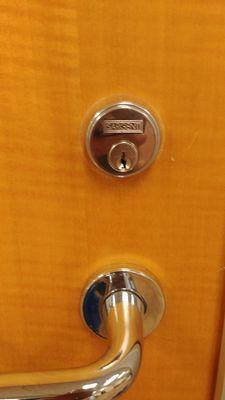 office lock rekey, repair or replace
Commercial Mobile Locksmith service