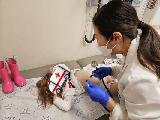 Happily getting examined by Dr. Jeon, as Dr. Jeon narrates how she's going to check her.