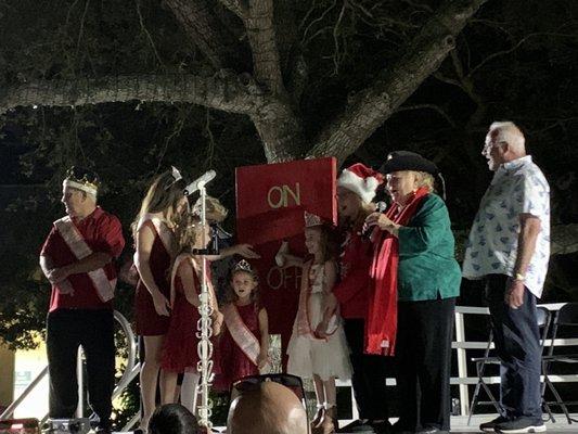 Davie City Major ready to turn the Christmas lights on at the Christmas festival... the city did a good job.