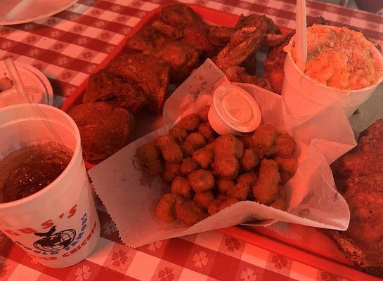 Gus's World Famous Fried Chicken - Van Buren