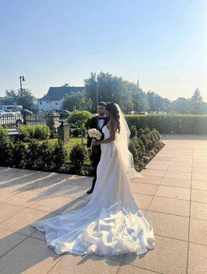 Queens Wedding pictures with limousine