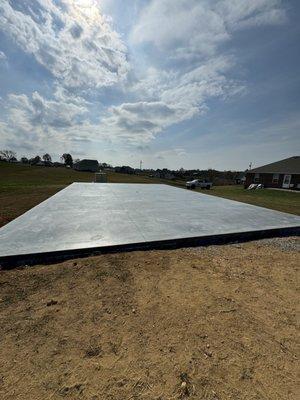 60x40' slab with footings and drain in center