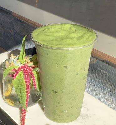 Mango, spinach, strawberry, honey & green powder