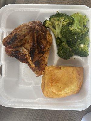 Baked chicken, broccoli and jalapeño cornbread