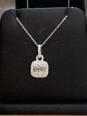 18k white gold necklace with diamonds