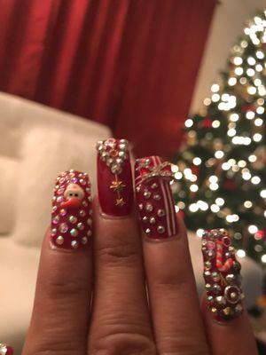 Love my Xmas nails! These nails never lift or loose one stone!!! Lily and hubby the best!!Thank you guys see ya next year2019!!!!