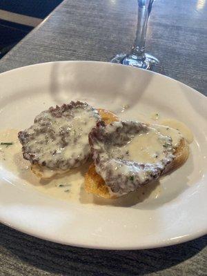 Happy hour: Filet mignon bruschetta (delicious horseradish cream sauce)