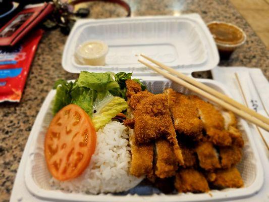 Dinner @Loco Moco; 8/7/2023.  Can't believe this is a Mini Katsu plate. Can't even imagine the Regular plate Lunch, must be Humangous? Lol!