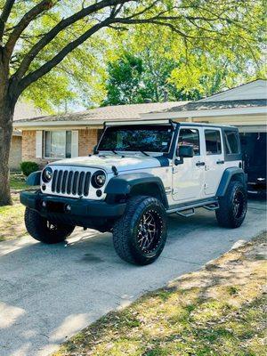 Jeep wrangler, wheels & tires w/ 3" lift.