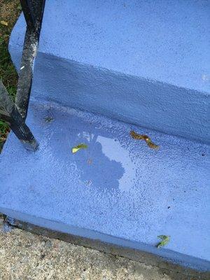 Water is retained on steps