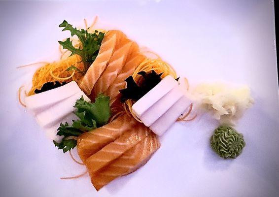 Salmon and white tuna sashimi