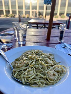 Pesto shrimp linguine