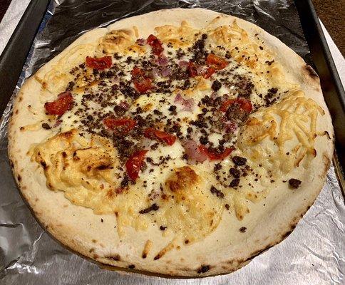 The fabulous Lamb Pizza from Bola. I wish you could smell it...delicious!  Cooked on an open rack and placed on pan after.