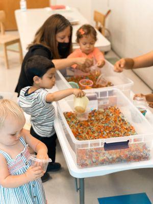 sensory activity in mommy and me playgroup