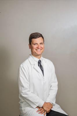 Dr. Jon Geleris wants each of his patients to have an outstanding experience with our practice.