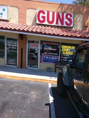 If you dont know what this place is about, there is a huge GUNS sign out front :)