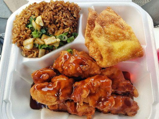 Boneless hot braised chicken combination plate