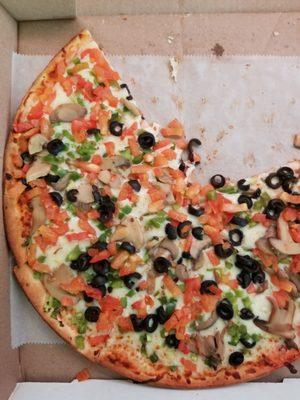 Large thin crust veggie pizza. So perfect! Cracker thin crust but not crunchy. Loaded with flavorful veggies. New favorite.