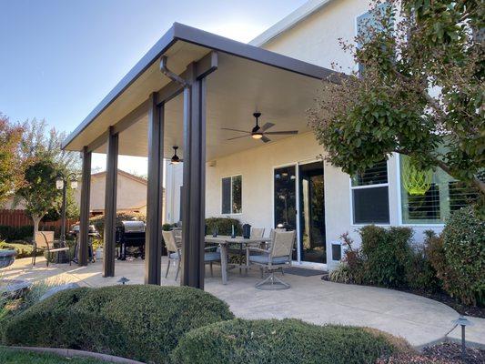 Insulated patio cover. Siennawood with Sandalwood roof panels.