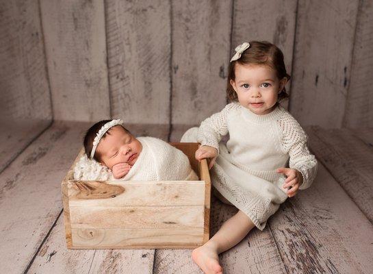 Sibling photo with newborn