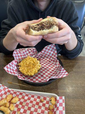 Brisket sandwich with Mac n Cheese