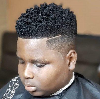 Traditional Barber Haircut (Dark  Fade)