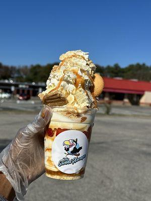 Banana Cheesecake Sundae w/strawberries