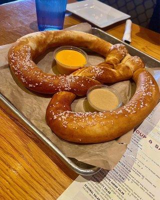 The soft pretzel appetiser, not as good as last time. Very bread-y and not really a pretzel taste but the cheese sauce is good.