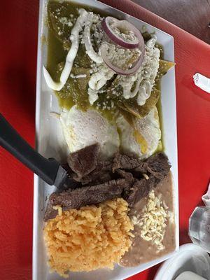 Chilaquiles verdes con Steak